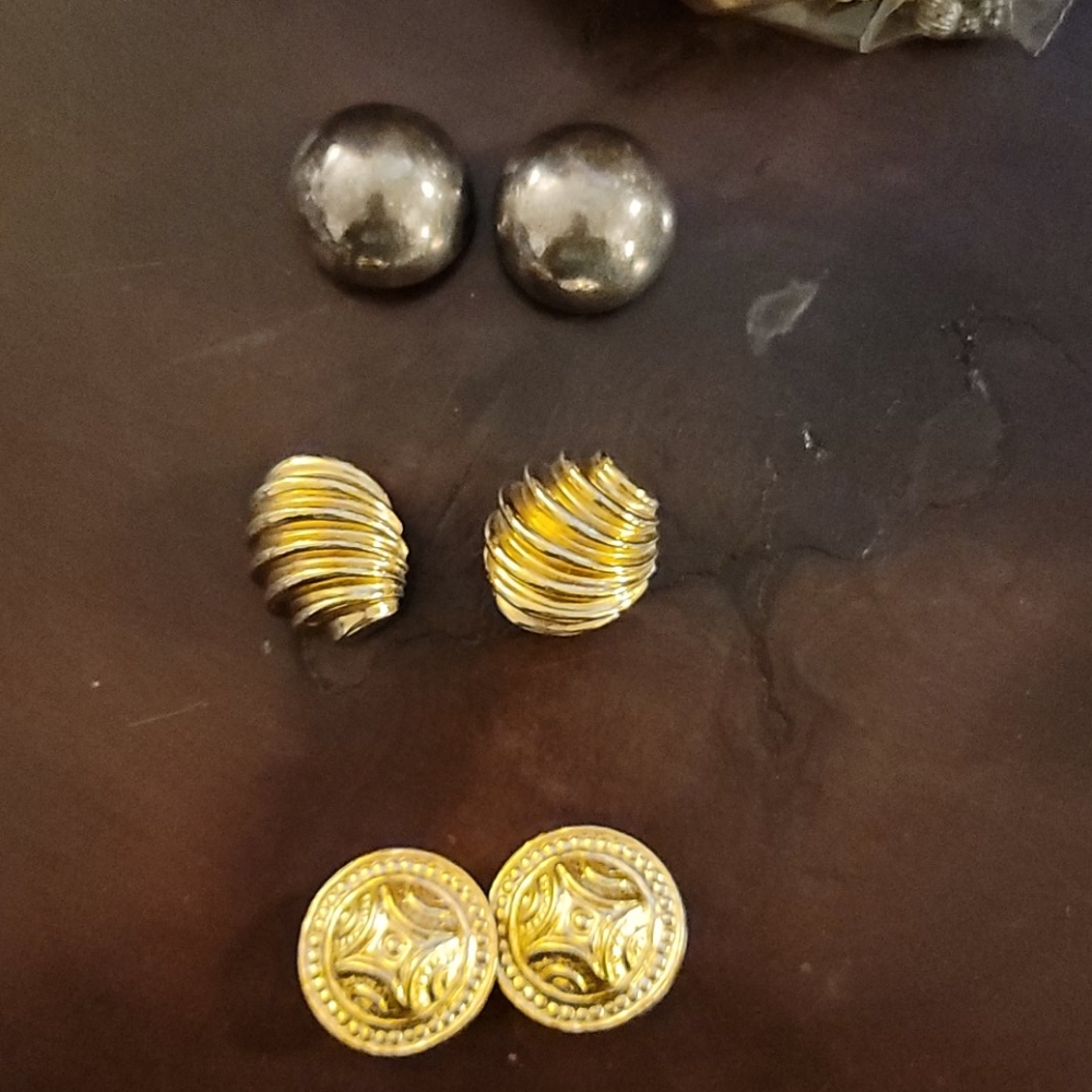 Vintage clip on earing lot